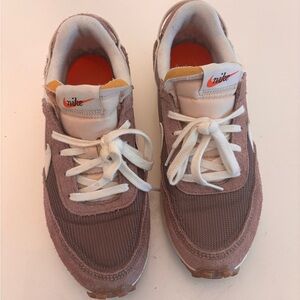 Women’s Nike Waffle Debut sneakers